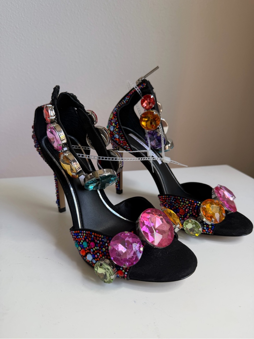 NWT Gianni Bini Oaklynn Rainbow Rhinestone Jewel Heels Sz 8,5 (no original box) - Picture 8 of 12